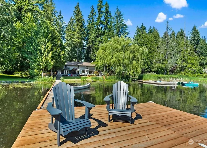 Cozy & Rustic Lakefront Escape For Families