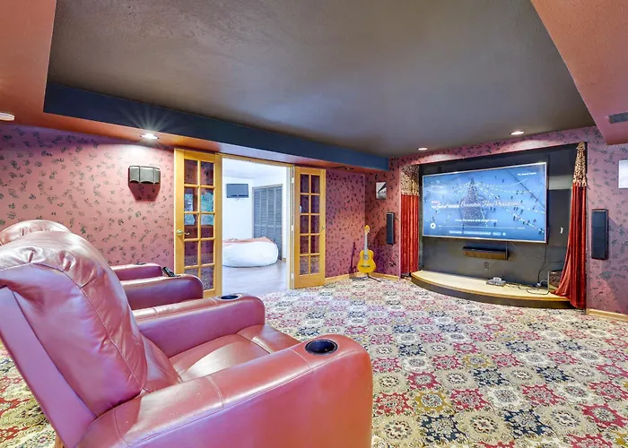 Lake-View Woodinville Retreat W/ Hot Tub + Theater