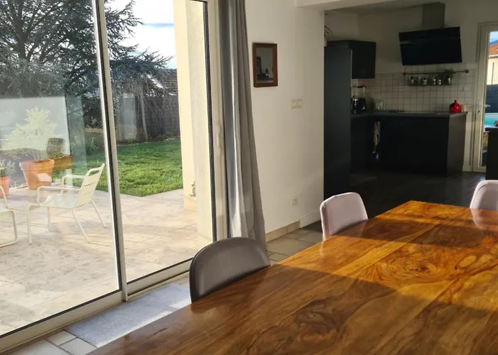 Villa en Ardeche Nord avec piscine proche Parc Peaugres