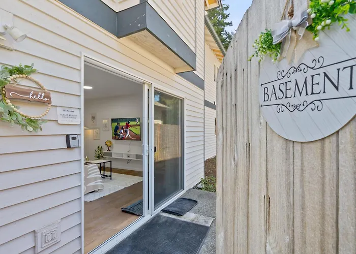 Designer Daylight Basement Near Edmonds Downtown