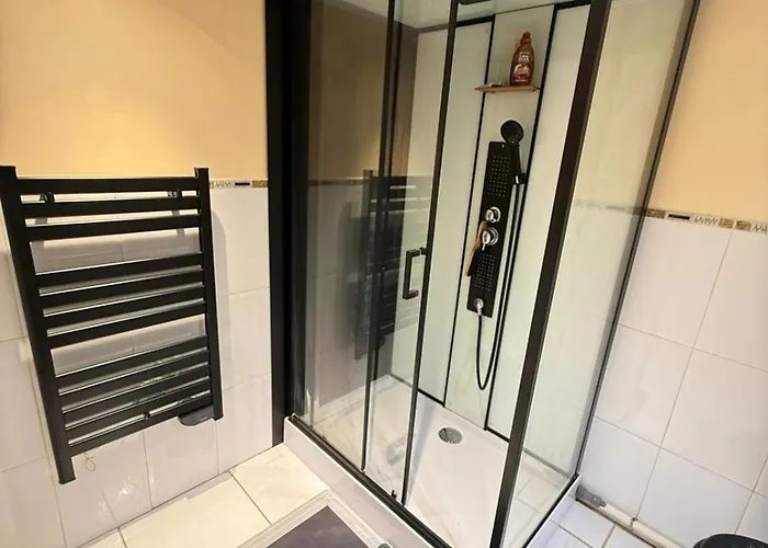 Bas de villa indépendant avec jacuzzi privatif&billard Callas