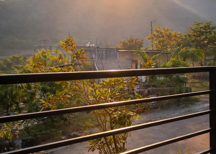 Peaceful Hill-View Retreat Near Lonavala