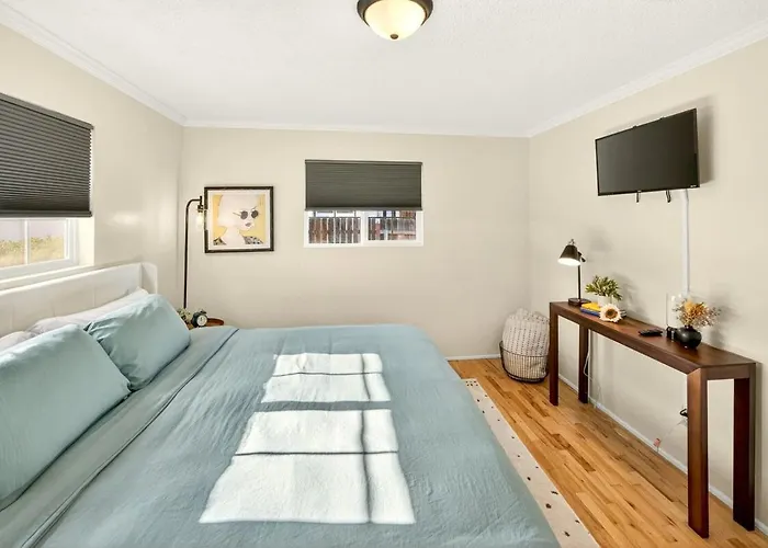 Jville Gem | Walk Downtown | Private & Quiet!