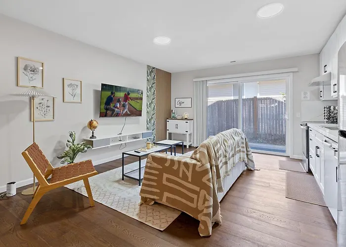 Designer Daylight Basement Near Edmonds Downtown