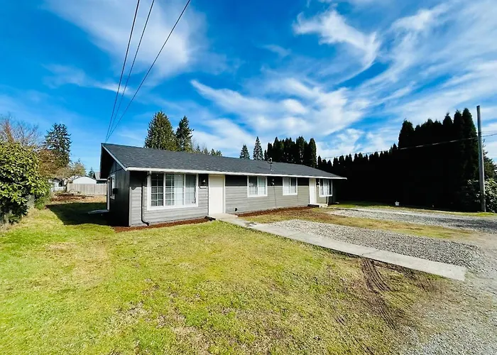 Cozy 2B1B 1 King 1 Queen• Remodeled• Wifi• Parking