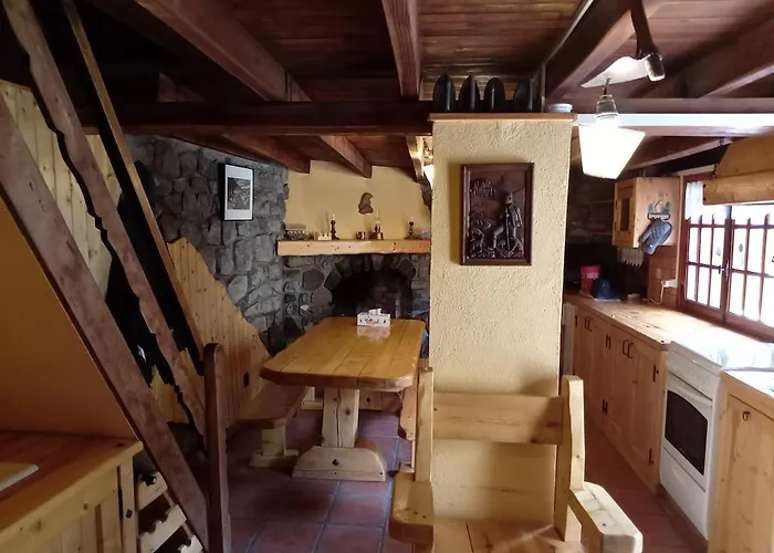 Refuge-Style Chalet Mountain View