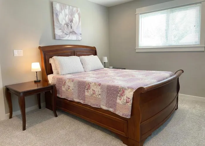 Great Family Friendly Home With Large Fenced Yard