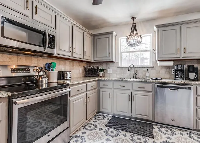 Rockwall Luxury Retreat-Pool/Spa/Patio/Gameroom