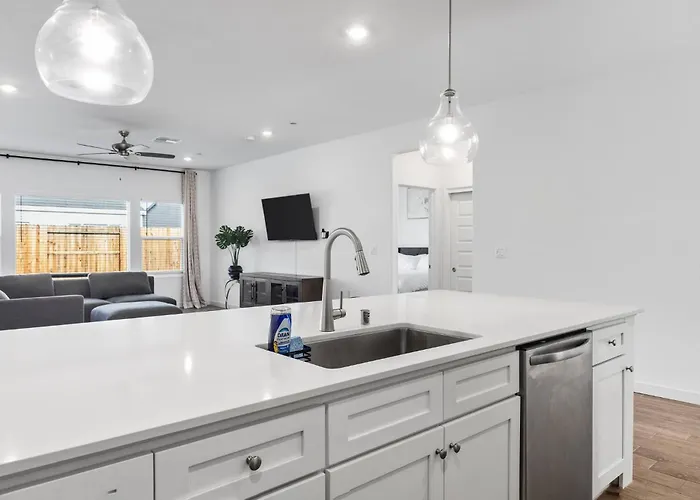Serenity House- Newly Built, Peaceful Stay