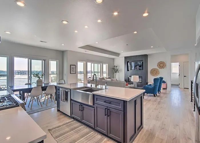 Lakefront Moses Lake Home With Dock And Game Room