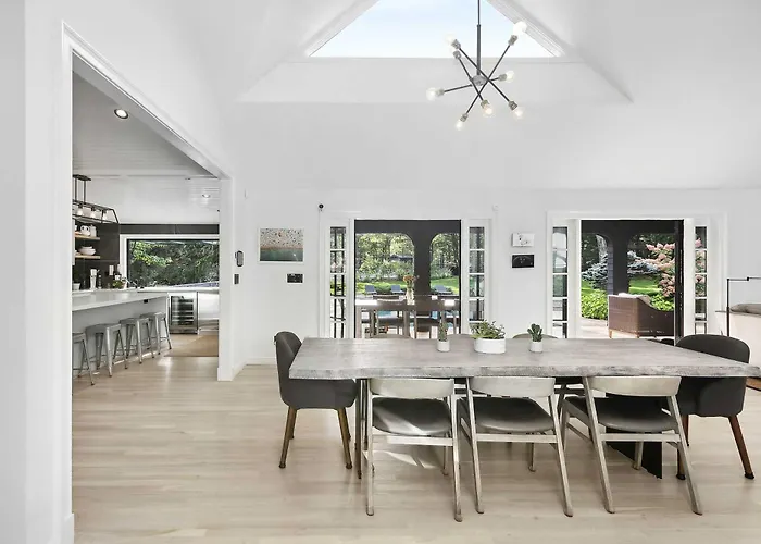 Wainscott Woods By Rove Travel - Luxe Estate With Pool
