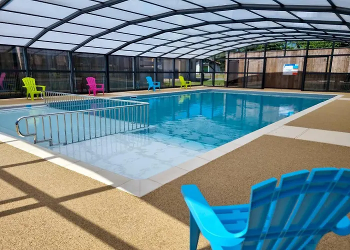 Chalet tout confort pour un sejour dans domaine avec Piscine et en bordure Lac avec plage artificielle