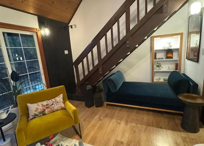 Modern Peaceful Nordic Cabin Near Lake With Pickleball-Basketball Court