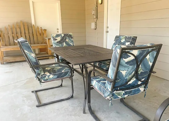 Great Family Friendly Home With Large Fenced Yard