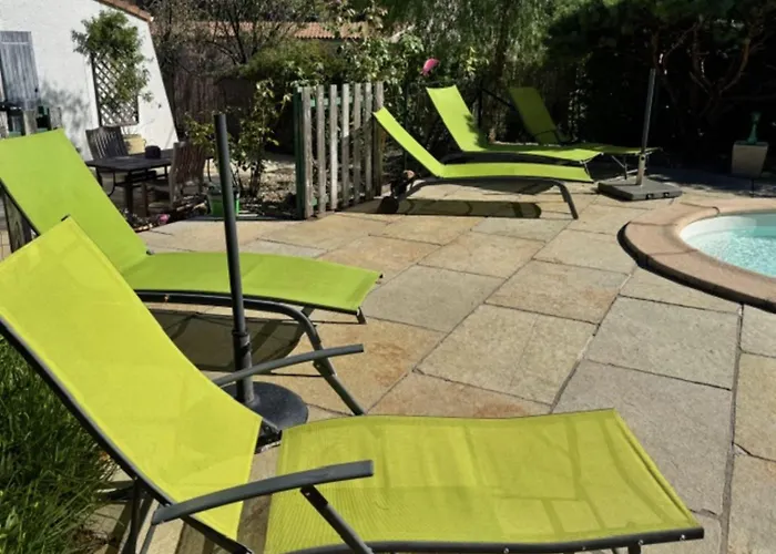 La Rocaille, House For 6 With Swimming Pool
