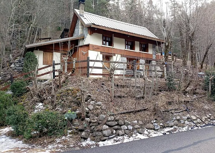 Refuge-Style Chalet Mountain View