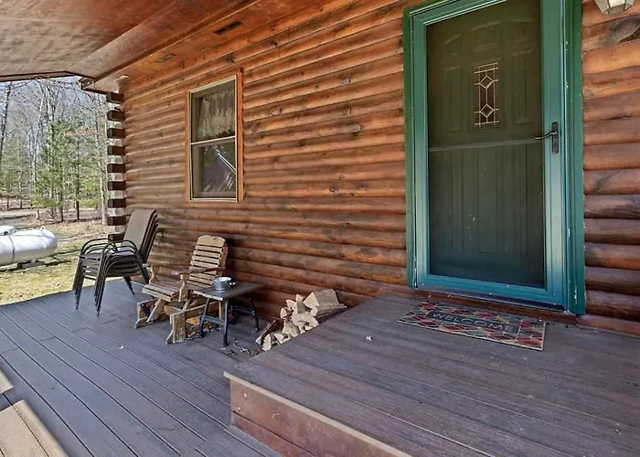 Cozy 3-Bedroom Retreat In Manistee