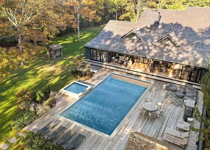 Wainscott Woods By Rove Travel - Luxe Estate With Pool