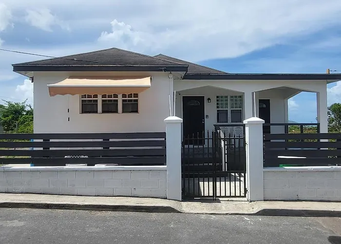 Coconut Serenity - 2 Bedroom Apartment Near Airport & Water Taxi Ferry Terminal