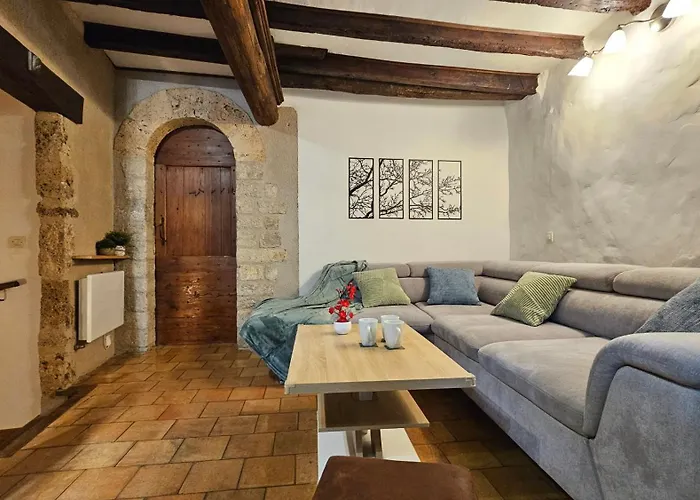 Gîte Custhom St Guilhem-le-Désert
