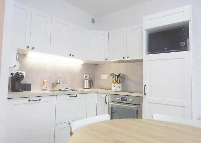 Appartement 2 pièces 2 à 4 personnes proche plage -AVELIG