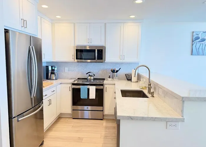 Oceanfront Top Floor Premium One Bedroom, Incredible Panoramic View Of Monterey Bay!