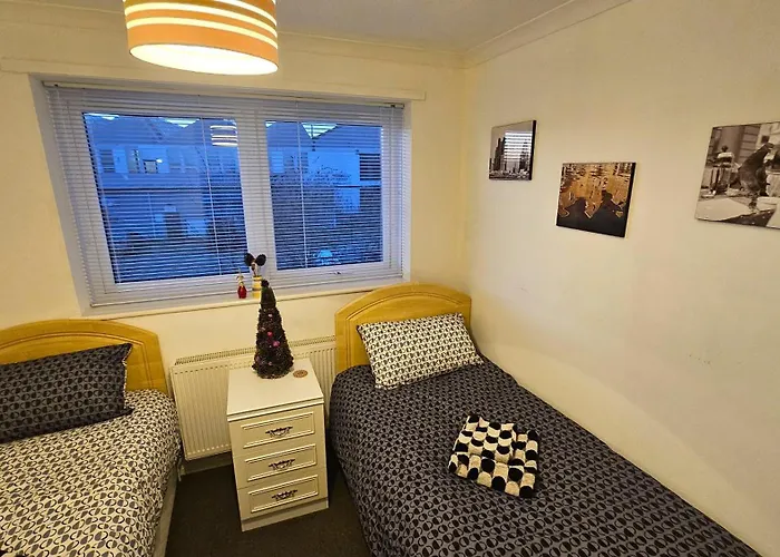 Comfortable Town Flat Near Gosport Waterfront