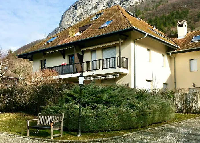 Confort moderne avec piscine et jardin, proche lac - FR-1-432-94