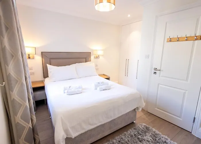 Hotel near College: Marylebone Village Apartments