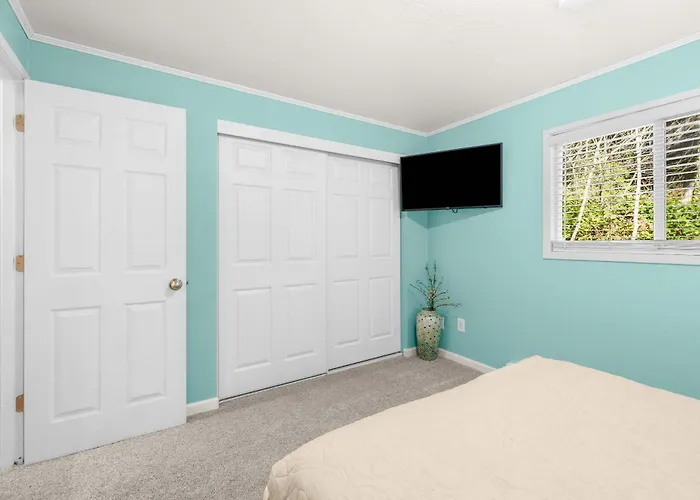 Bright Beach Town Bungalow