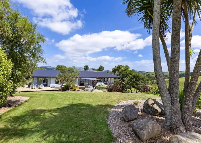 Above The River Karapiro Bed & Breakfast