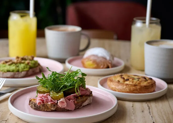 Airport Hotel: Cove Landmark Pinnacle