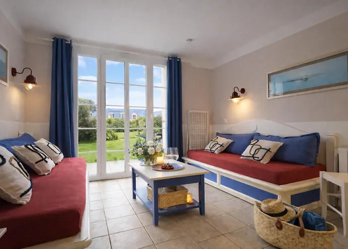 LocaLise - Maison E4 au Guilvinec - A 20m de la mer avec jardin et piscine - Tout à pied, plages, port, centre, commerces, marché - Wifi inclus - Linge de lit inclus - Animaux bienvenus