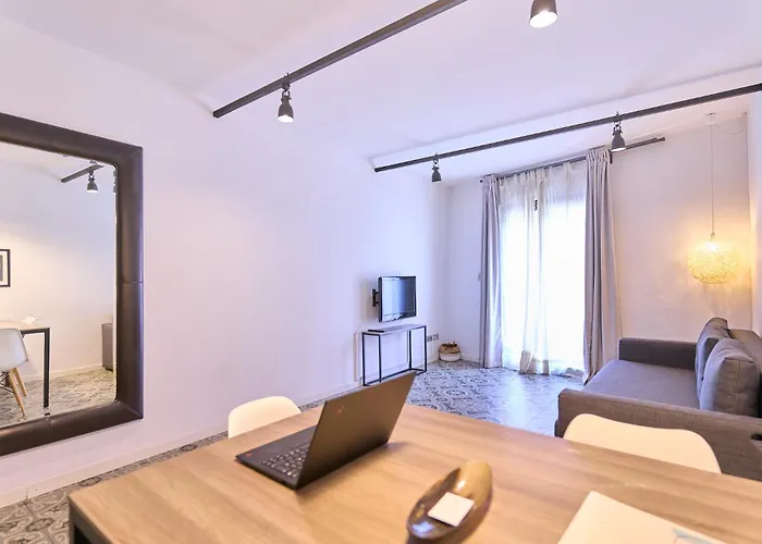 Liceu Apartments By Gaiarooms