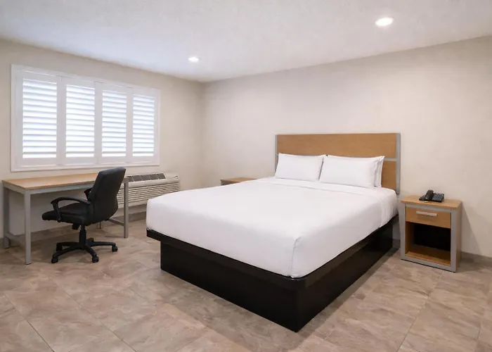 Super 8 By Wyndham Bakersfield Ca Near Airport