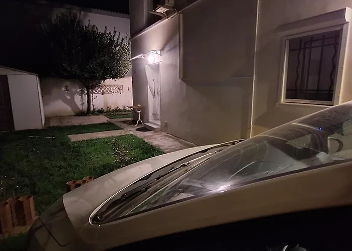 Superbe T2 avec jardin, piscine-enfant et parking