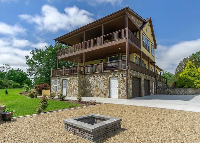 Mountain Views, Hot Tub, Game Room | 20 Min To Asheville! One Mile To Mars Hill University!