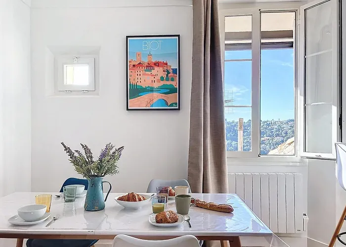 Appartement avec vue au coeur de Biot Village