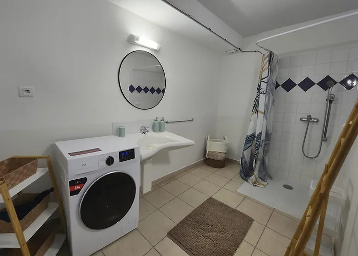 Appartement 2 pièces superbe vue mer clim et wifi piscine chauffée