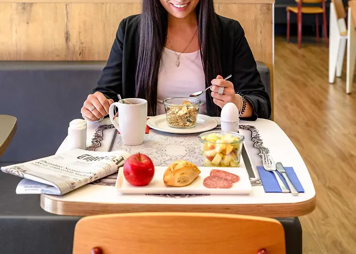 Hotel with Tennis: Ibis Zuerich City West