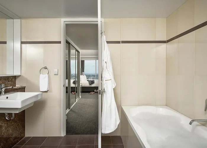 Meriton Suites World Tower,