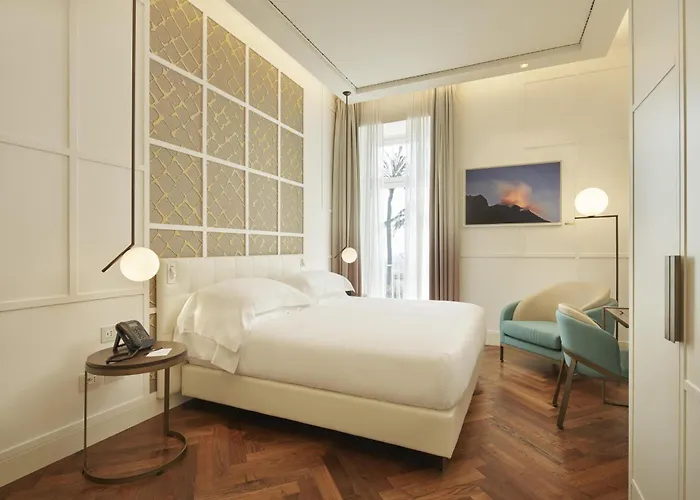 Best Selfcatering De Bonart Naples, Curio Collection By Hilton