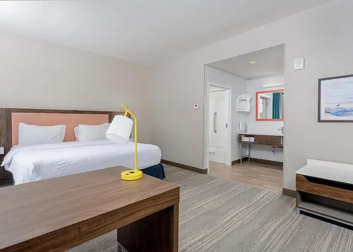 Hampton Inn & Suites -