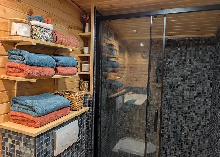 Roulotte Gîtes O bien-être massage Spa Séjour bien-être en hébergement insolite roulotte Karantez ou en gîtes Melon ou Yock à 800 m des plages Maison d'hôte Drogou