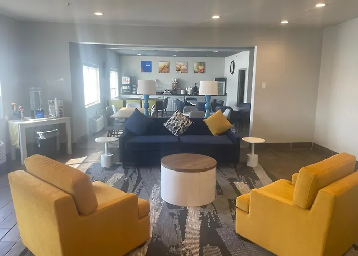 Quality Inn & Suites Downtown - Waterparks Area Newly Renovated 2026