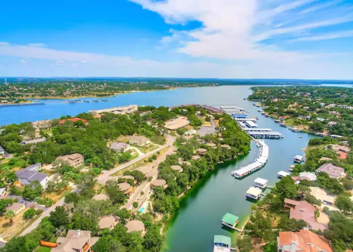 Lakefront Treehouse On Lake Travis Pool & Hot Tub