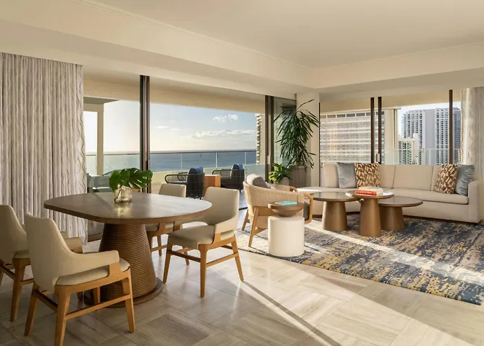 Romantic hotel: Moana Surfrider, A Westin Resort & Spa, Waikiki Beach