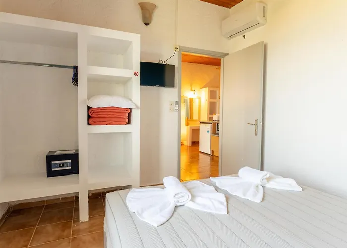 Metaxatos Apartments