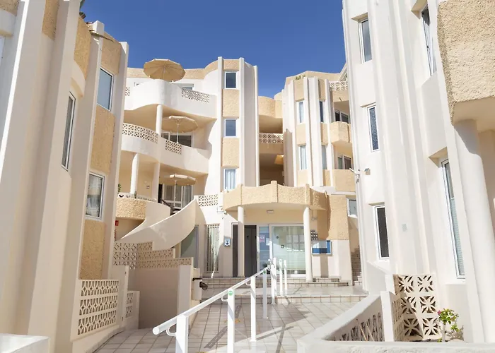 R2 Maryvent Beach Apartments