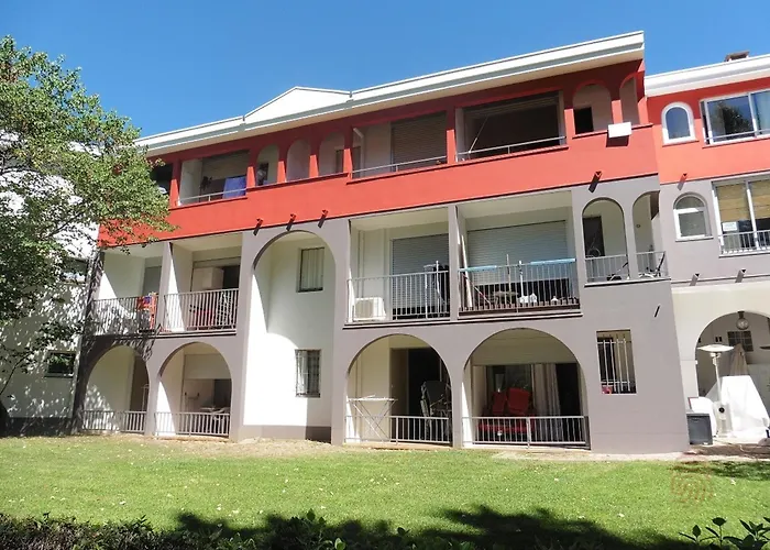 Charmant appartement avec terrasse, parking gratuit et animaux acceptés, proche des thermes à Lamalou - FR-1-451-89